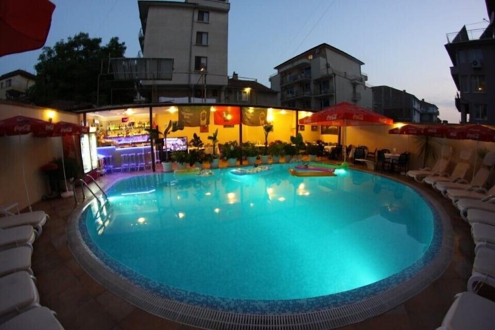Italia Hotel Nesebar Esterno foto